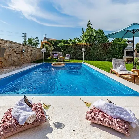 2 Bedroom Lovely In Holiday home *