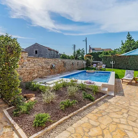 2 Bedroom Lovely In Sisan