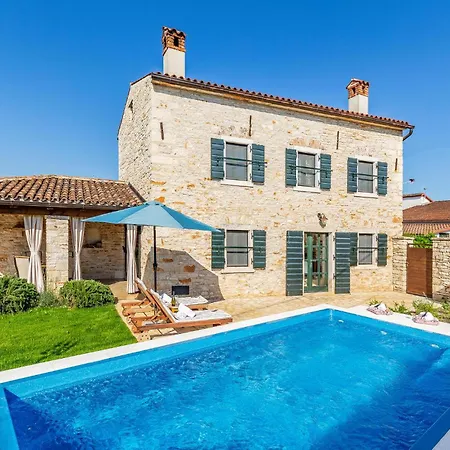 2 Bedroom Lovely In Holiday home