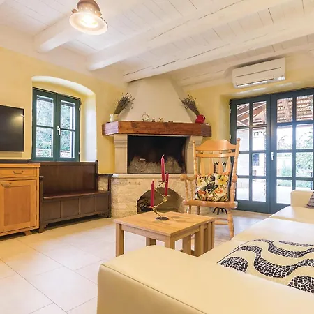 Сasa de vacaciones 2 Bedroom Lovely In Šišan