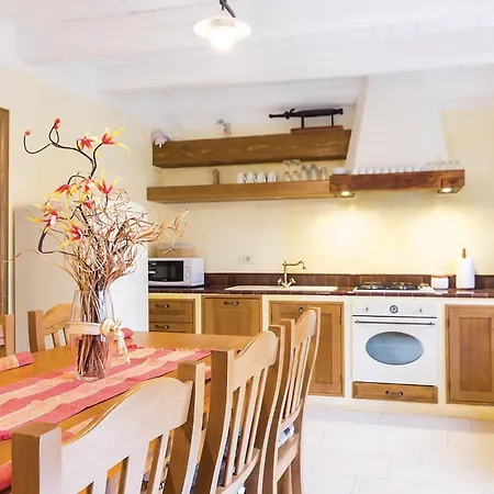 Semesterbostad 2 Bedroom Lovely In